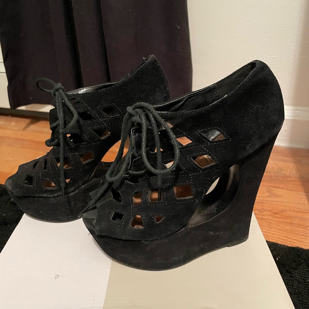 Steven madden suede wedges. Size 6